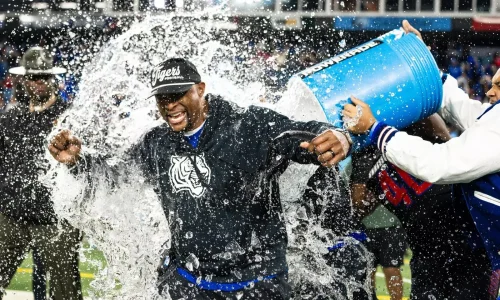 eddie-george-gatorade-bath.webp