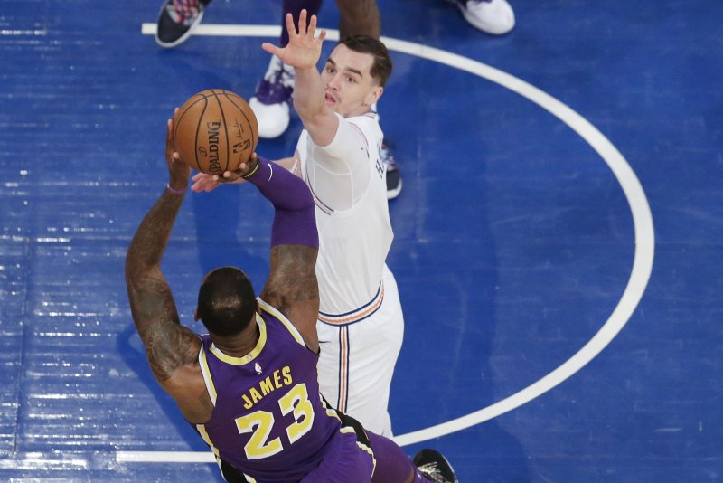 Knicks-Mario-Hezonja-blocks-LeBron-James-game-winning-shot-attempt.jpg