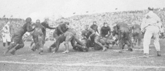 1922_Rose_Bowl_Off_Tackle_Play.jpg