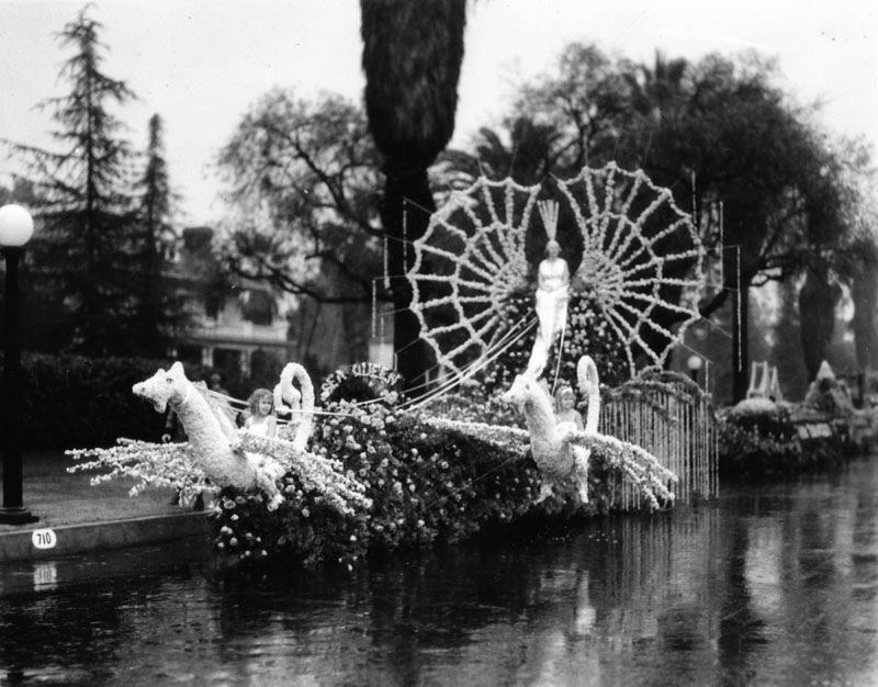 Rose_Parade_1934.jpg