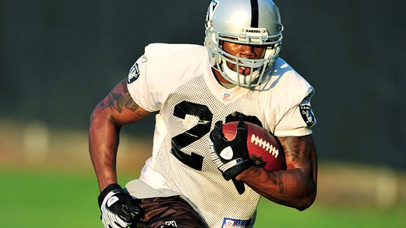 nfl_u_mcfadden_580.jpg