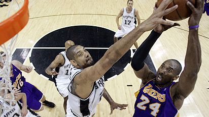 nba_ap_duncan_kobe_412.jpg