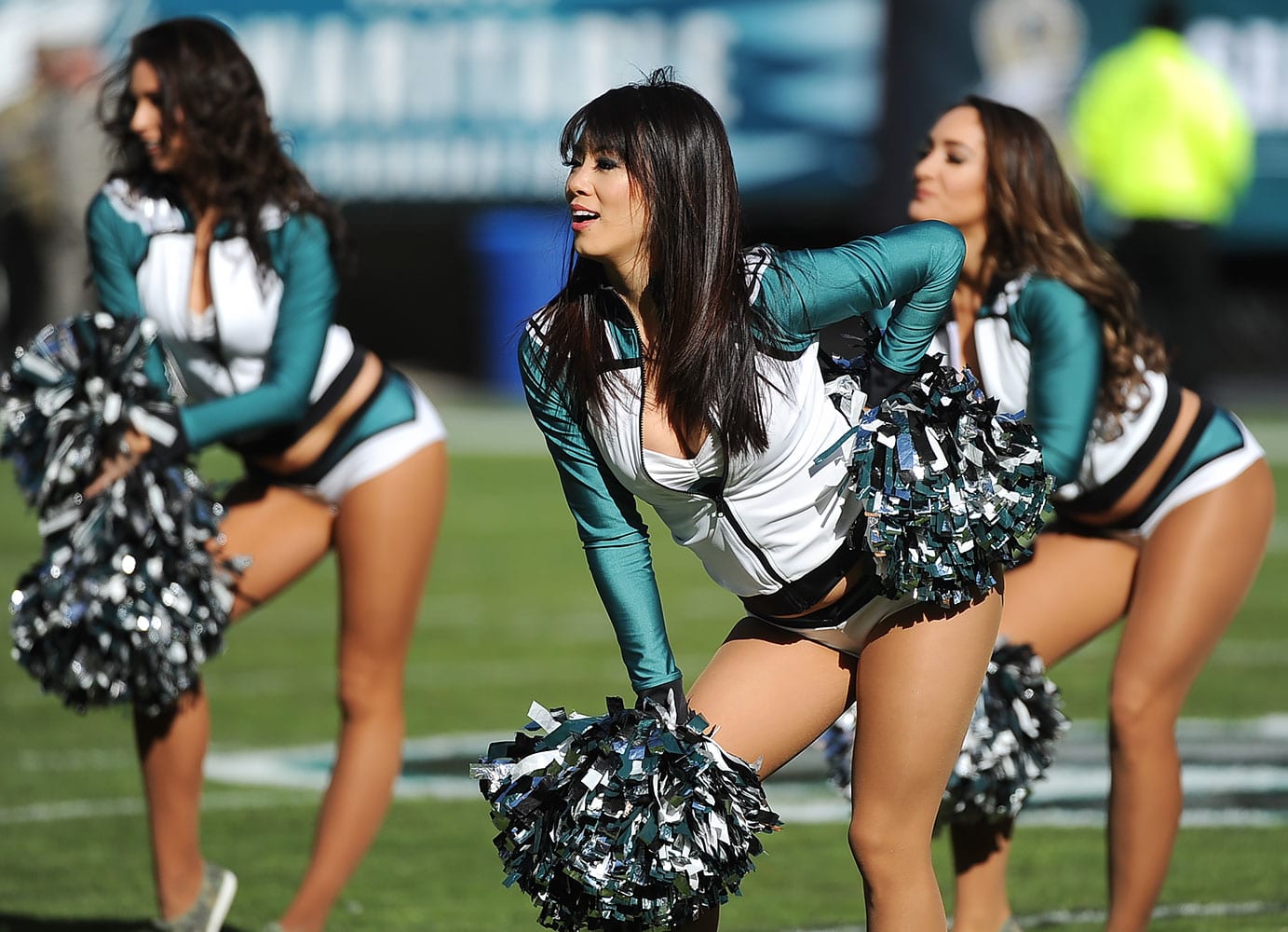 philadelphia-eagles-cheerleaders-gettyimages-623167516_masterjpg.webp