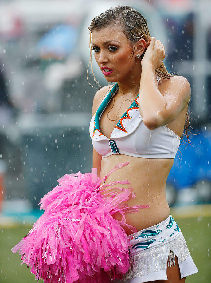 miami-dolphins-cheerleaders-ap_37639216099jpg.webp
