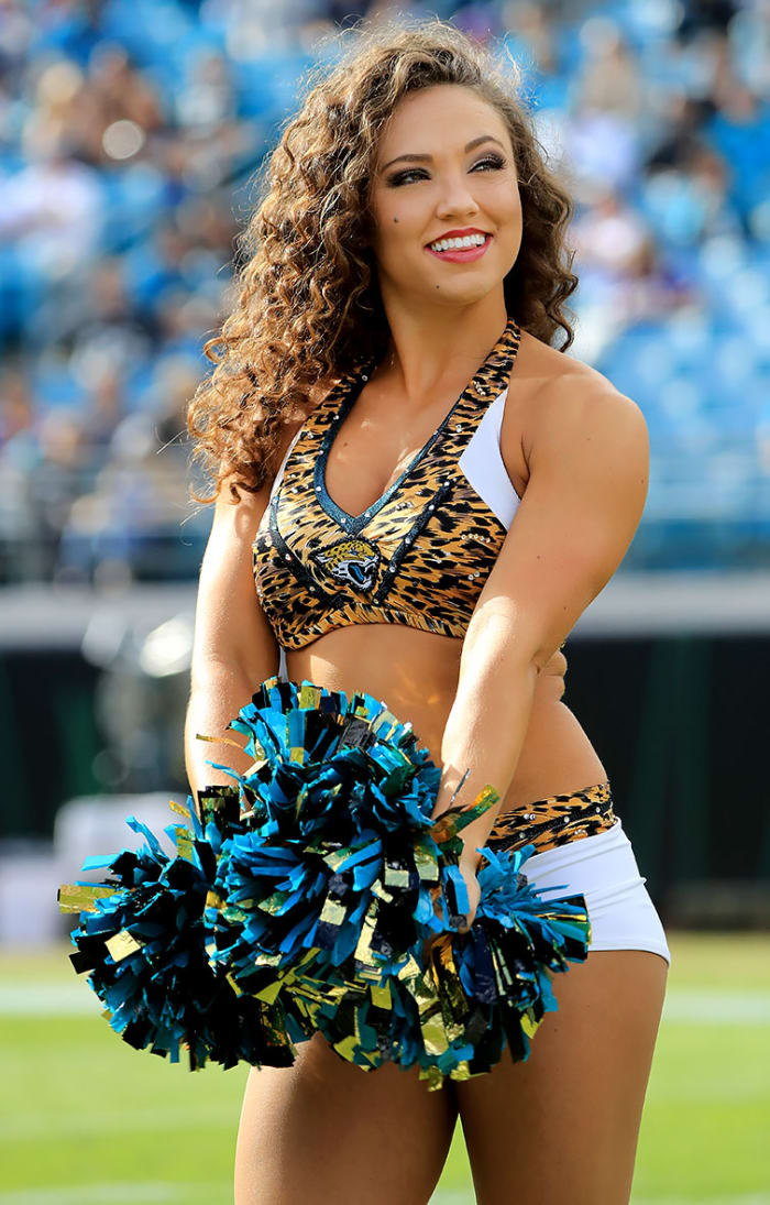 jacksonville-jaguars-roar-cheerleaders-gettyimages-629154038_masterjpg.webp