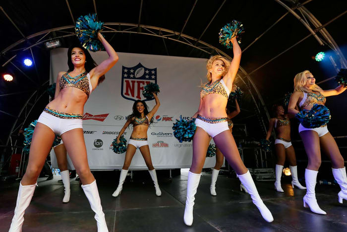 jacksonville-jaguars-roar-cheerleaders-ap_568709065968jpg.webp